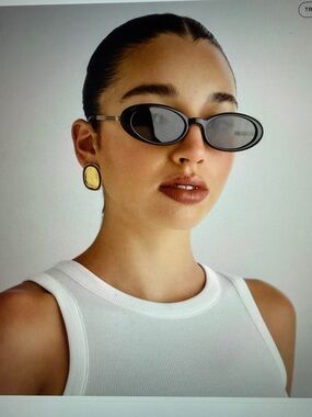 Le Specs  MAGNIFIQUE Oval Sunglasses with Green Lenses